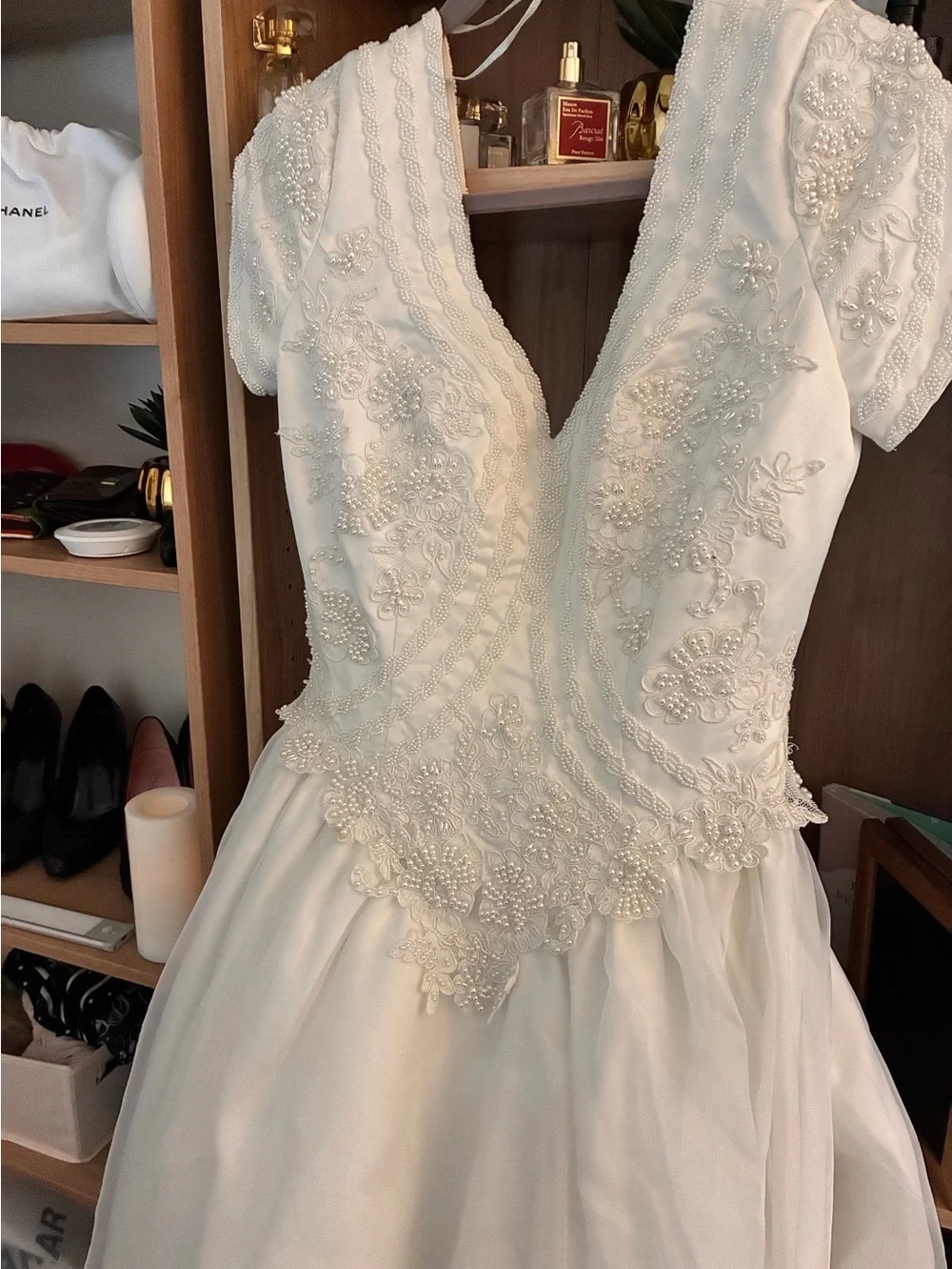 Elegant Cream Bridal Ball Gown Dress with Lace Bodice